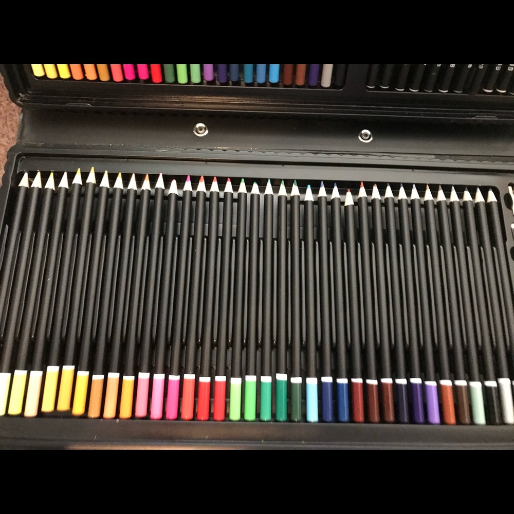 Large colored pencil set